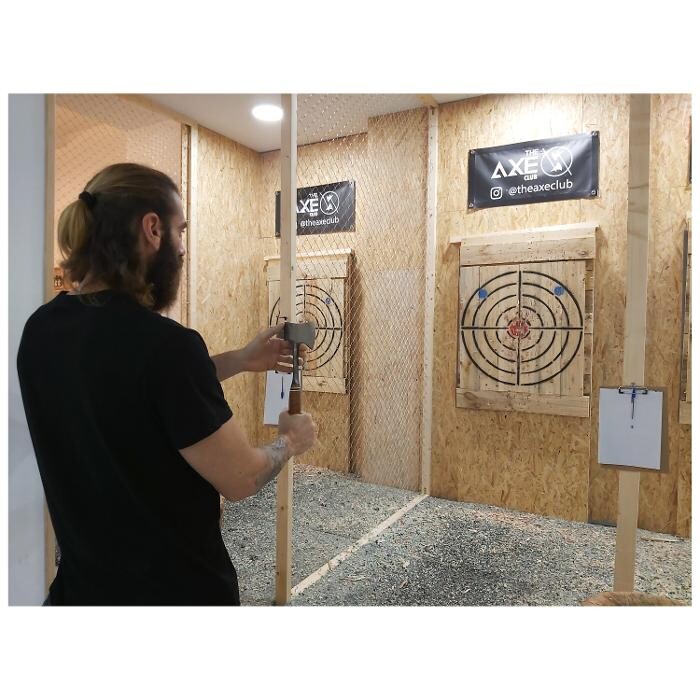 Images The Axe Club - Axe throwing en Barcelona