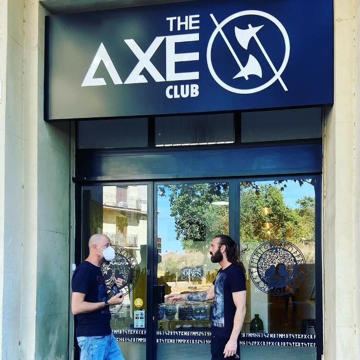 Images The Axe Club - Axe throwing en Barcelona