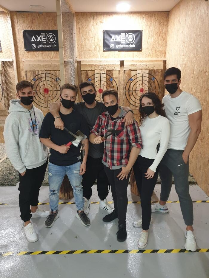 Images The Axe Club - Axe throwing en Barcelona