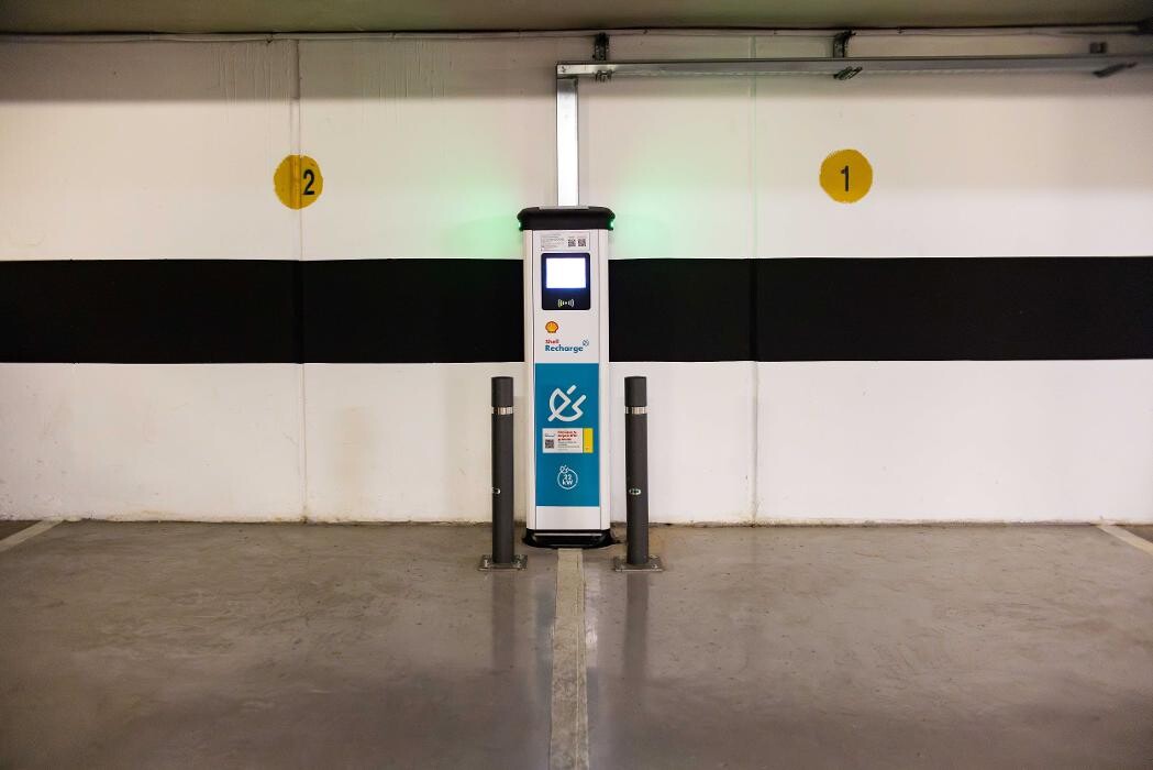 Images Shell Recharge Charging Station