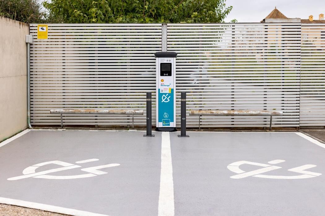 Images Shell Recharge Charging Station