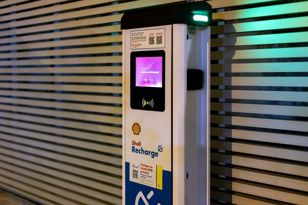 Images Shell Recharge Charging Station