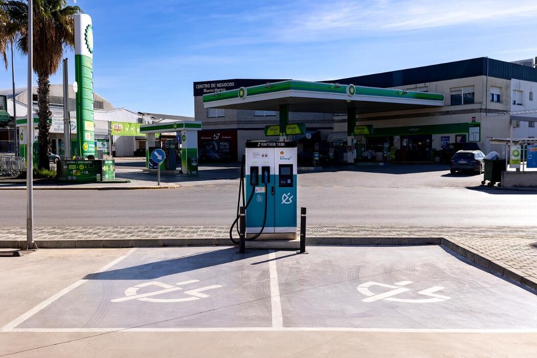 Images Shell Recharge Charging Station