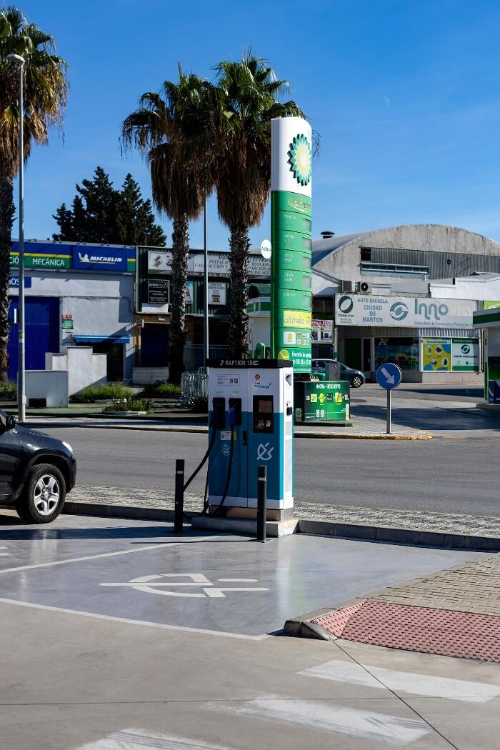 Images Shell Recharge Charging Station