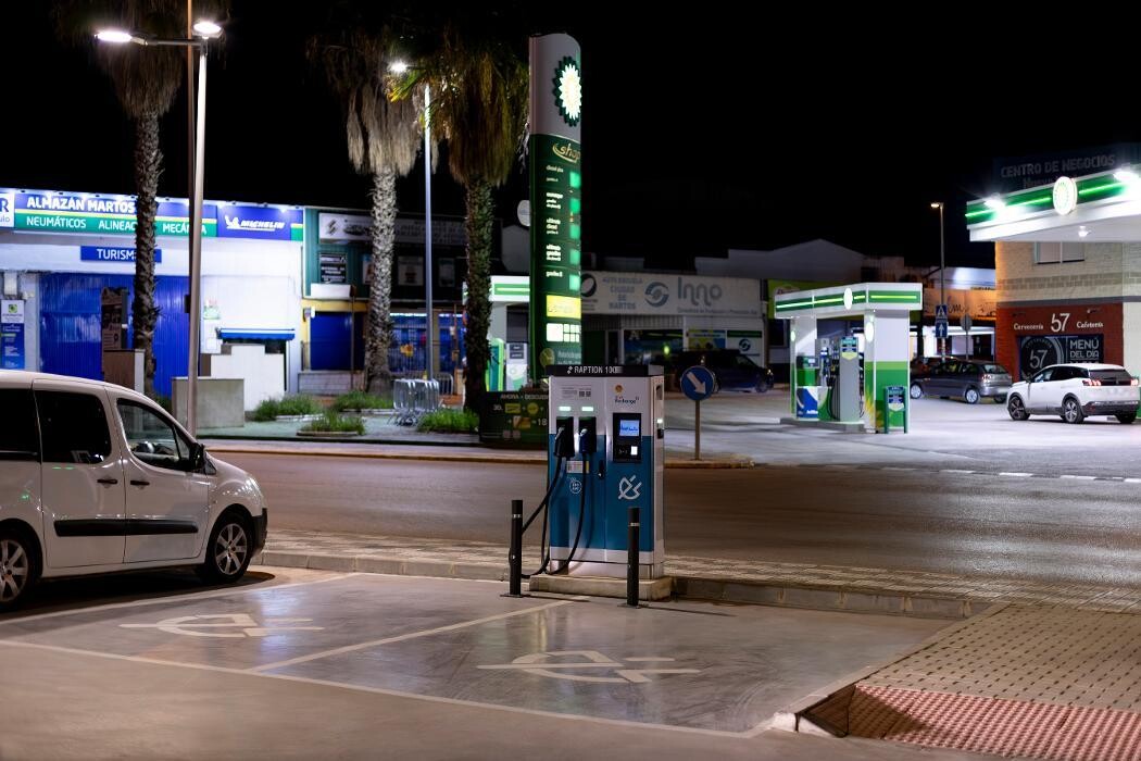 Images Shell Recharge Charging Station