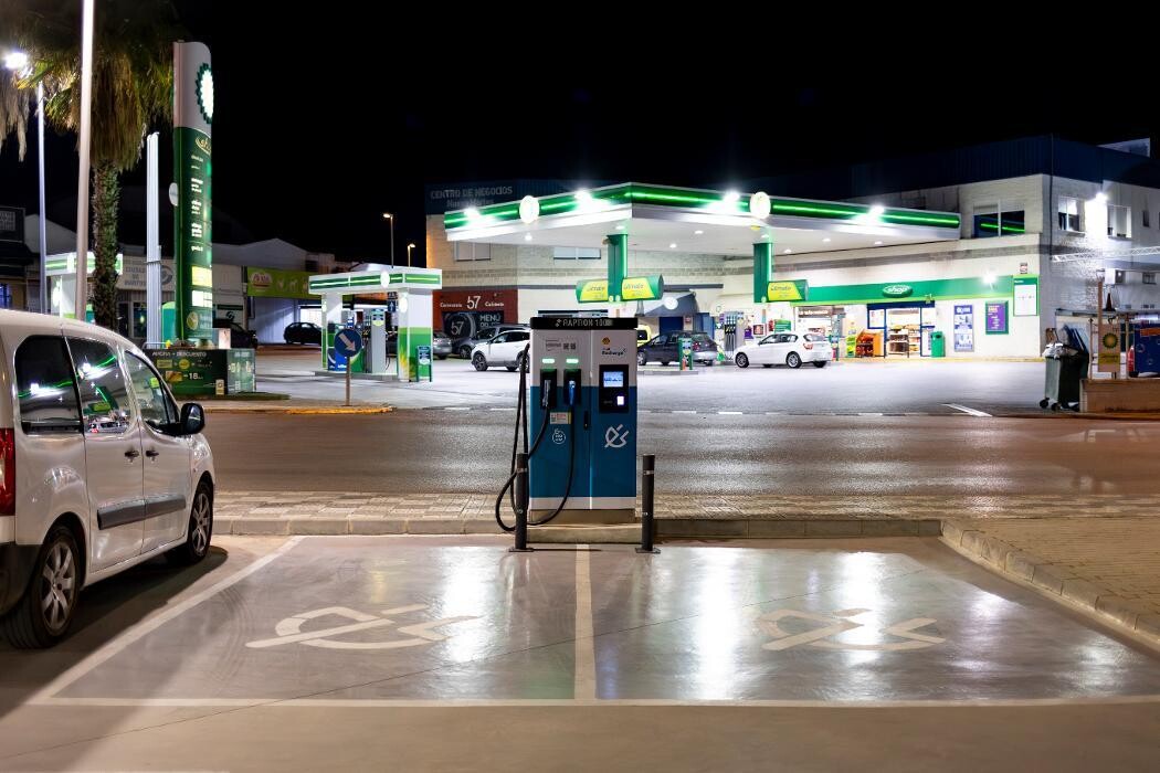 Images Shell Recharge Charging Station