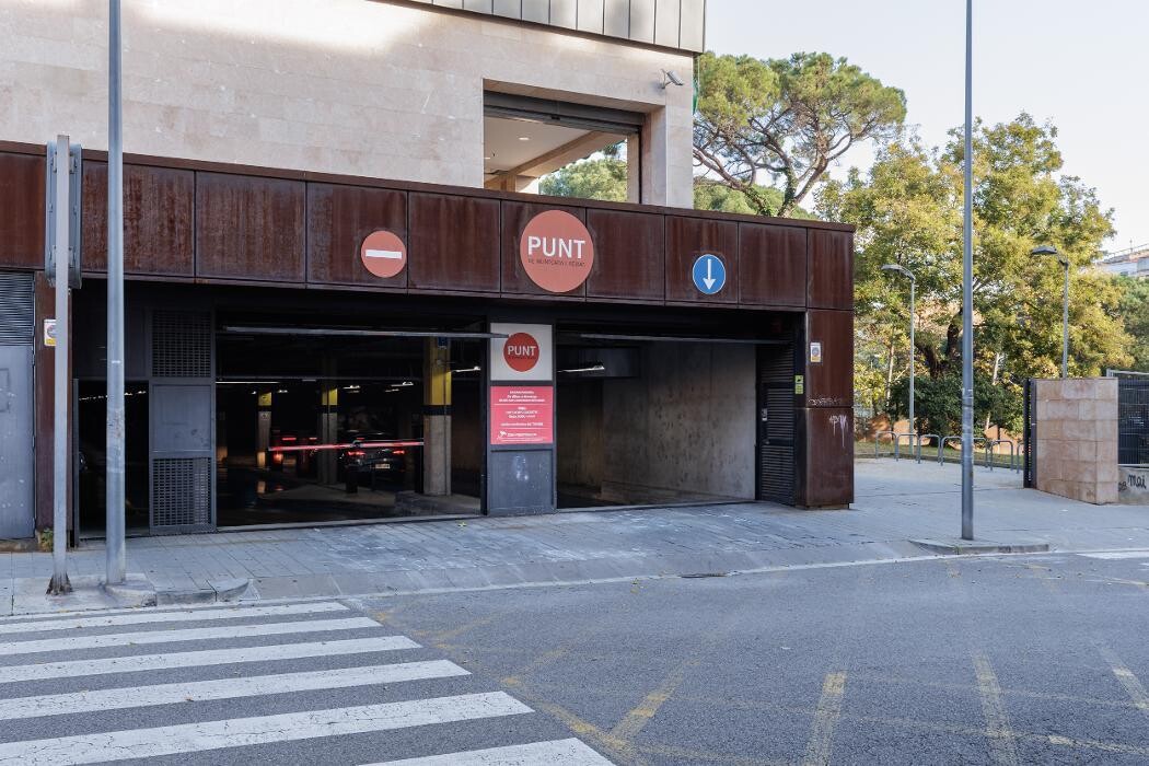 Images ACCIONA Charging Station