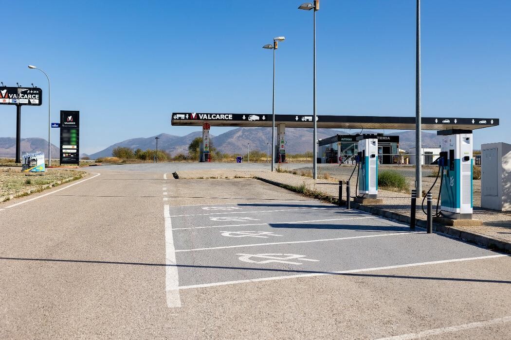 Images Shell Recharge Charging Station