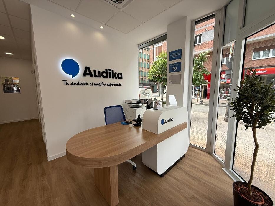 Images Audífonos en Langreo - Centro Auditivo Audika