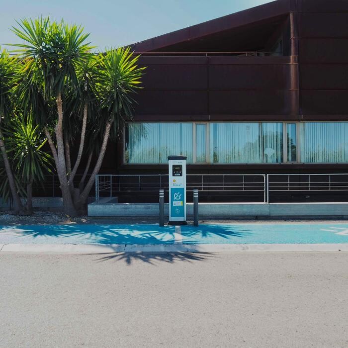 Images Shell Recharge Charging Station