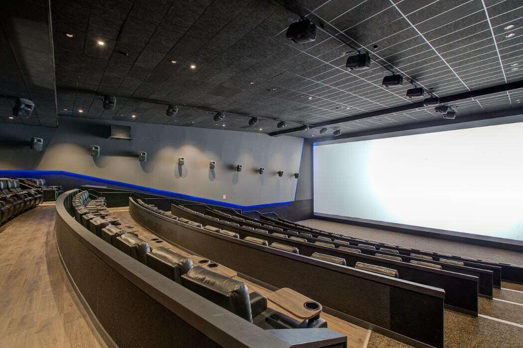 Images CINESA LUXE EQUINOCCIO MADRID · ISENSE · SCREENX