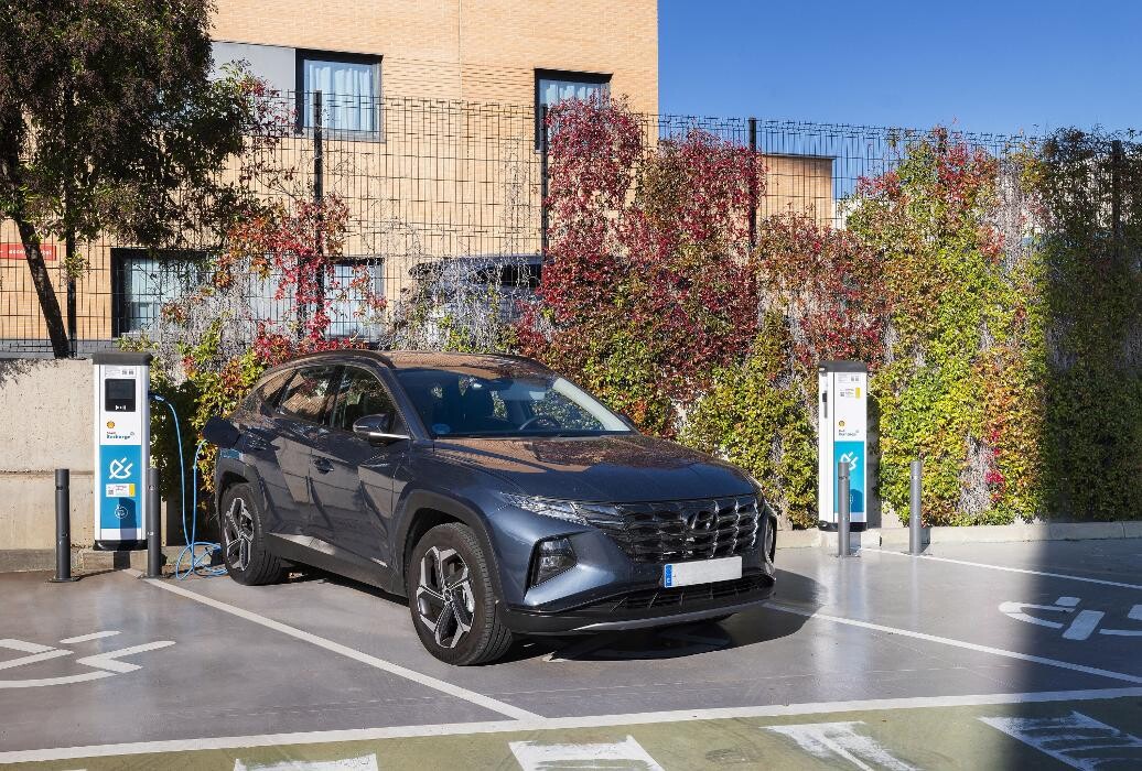 Images ACCIONA Charging Station