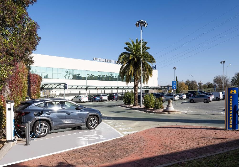 Images ACCIONA Charging Station