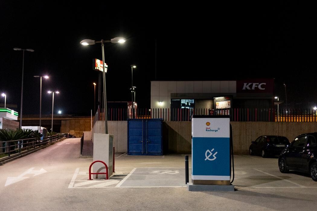 Images Shell Recharge Charging Station