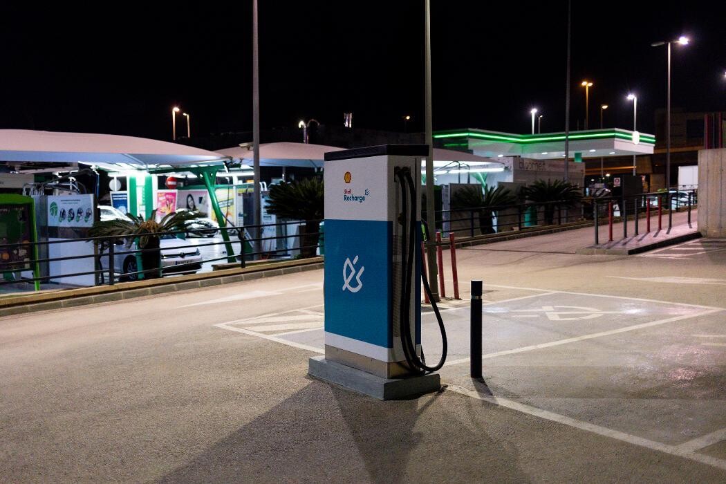 Images Shell Recharge Charging Station