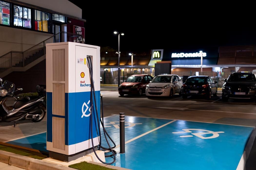 Images Shell Recharge Charging Station