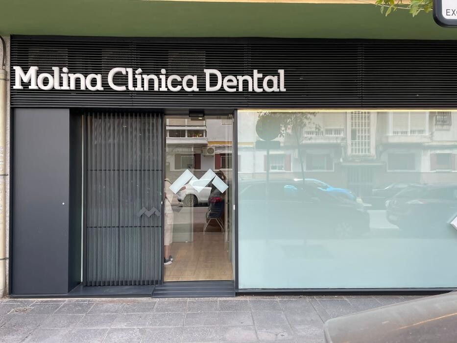 Images MOLINA CLÍNICA DENTAL