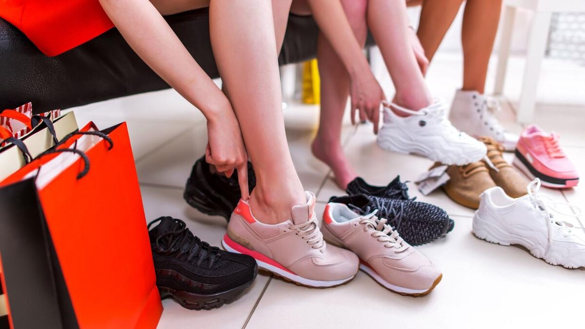 Images JEFA SNEAKERS | Tienda de zapatillas exclusivas en Madrid centro.