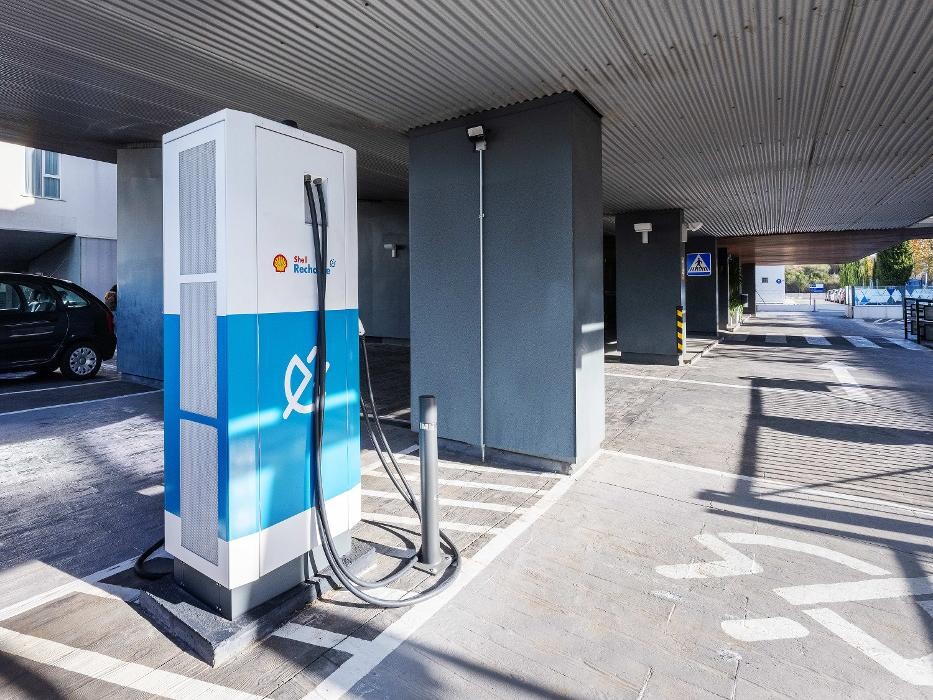 Images Shell Recharge Charging Station