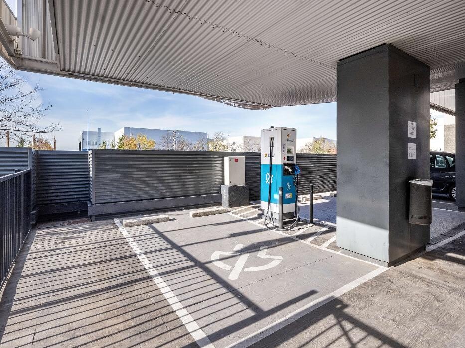 Images ACCIONA Charging Station