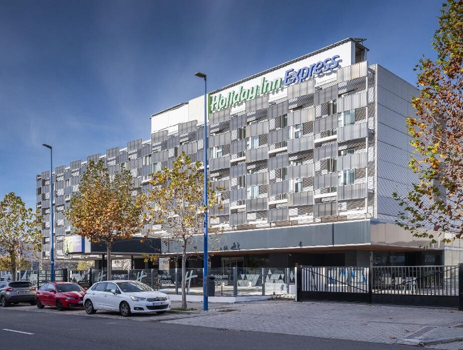 Images ACCIONA Charging Station