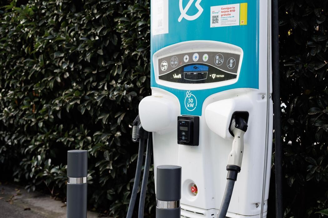 Images Shell Recharge Charging Station