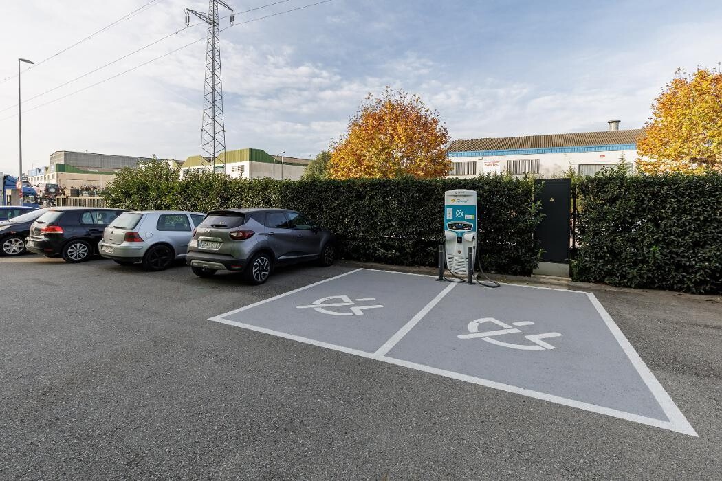 Images ACCIONA Charging Station