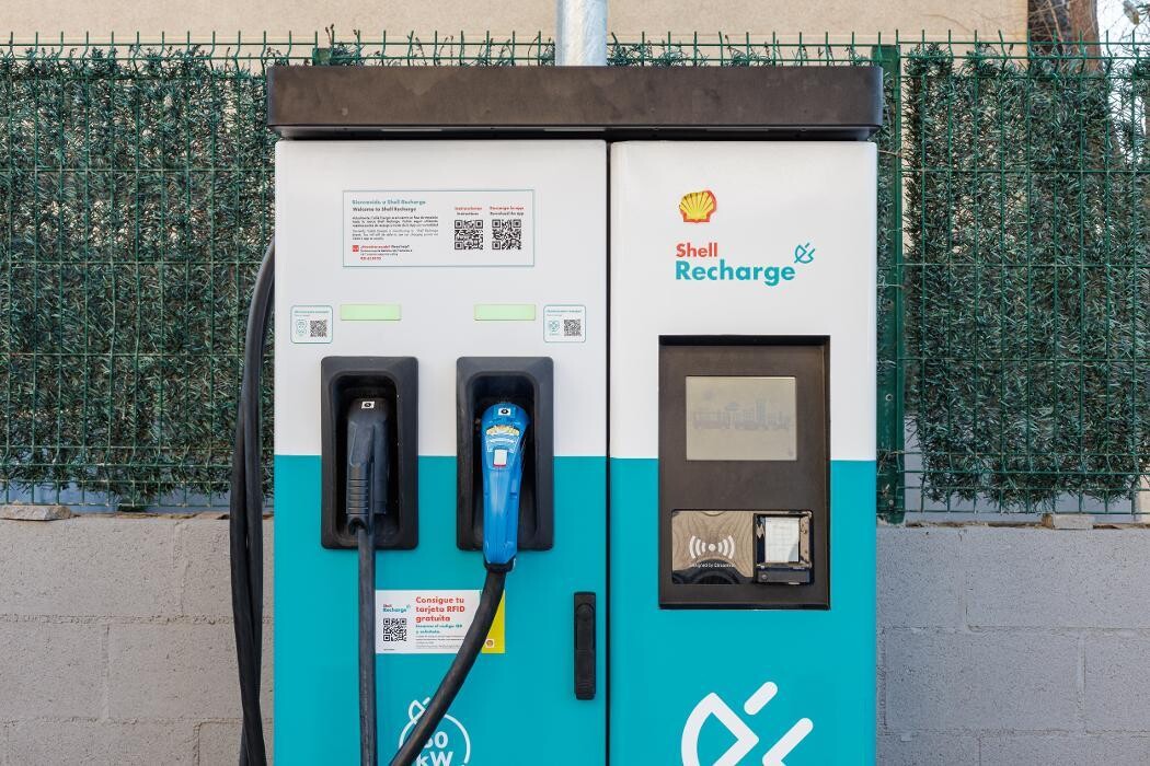Images Shell Recharge Charging Station