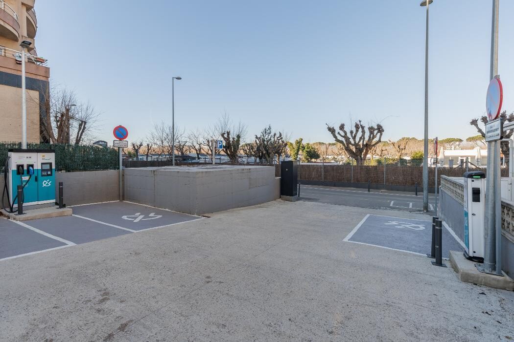 Images ACCIONA Charging Station