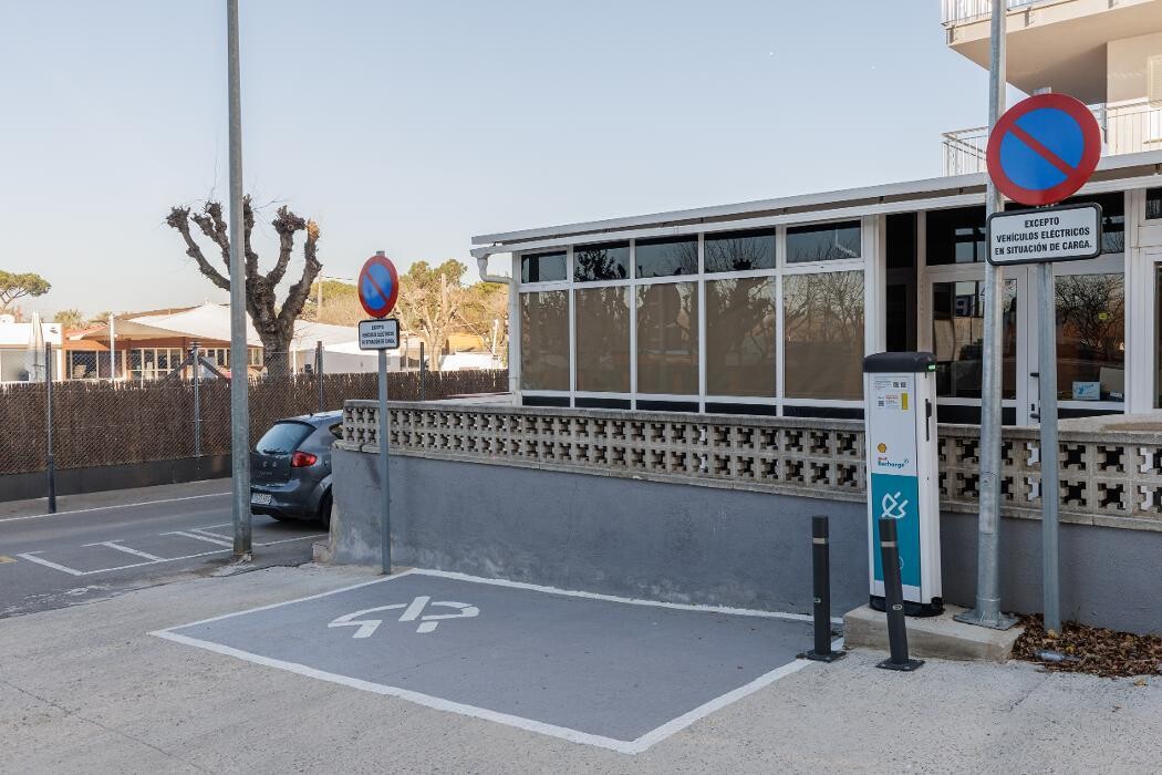 Images ACCIONA Charging Station