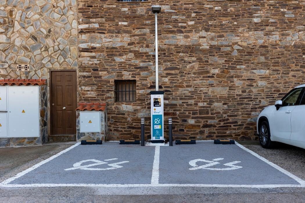 Images Shell Recharge Charging Station
