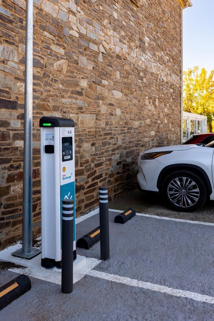 Images Shell Recharge Charging Station