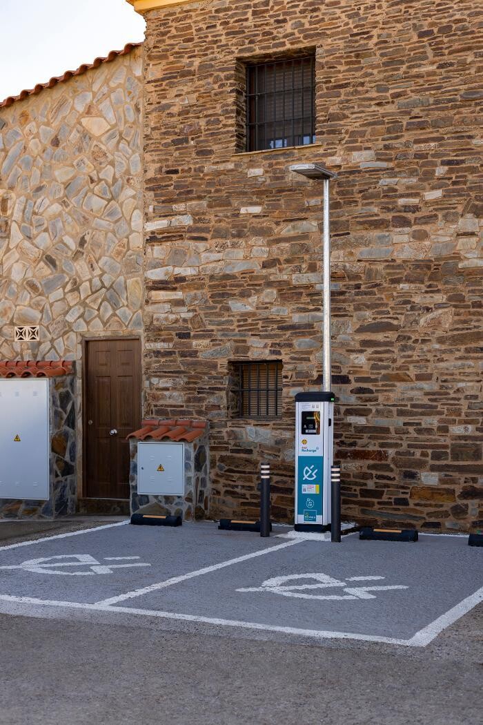 Images Shell Recharge Charging Station