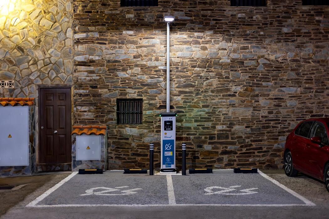 Images Shell Recharge Charging Station