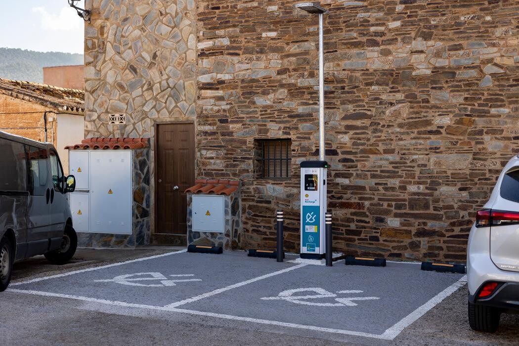 Images Shell Recharge Charging Station