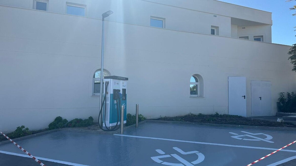 Images Shell Recharge Charging Station