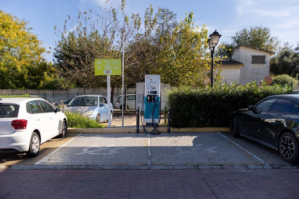 Images Shell Recharge Charging Station
