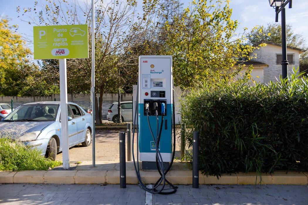 Images Shell Recharge Charging Station