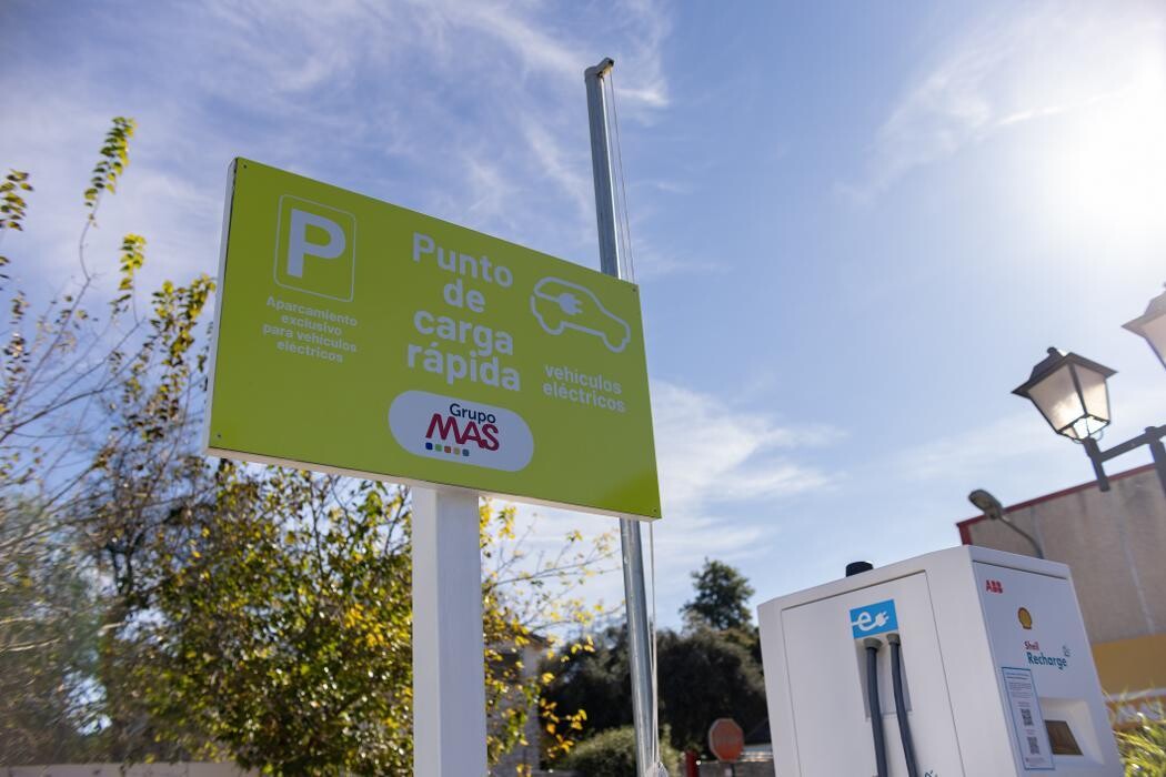 Images Shell Recharge Charging Station