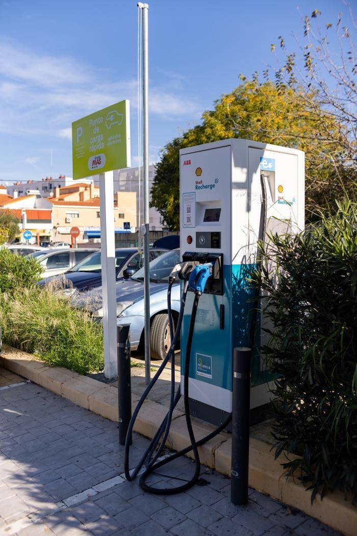 Images Shell Recharge Charging Station
