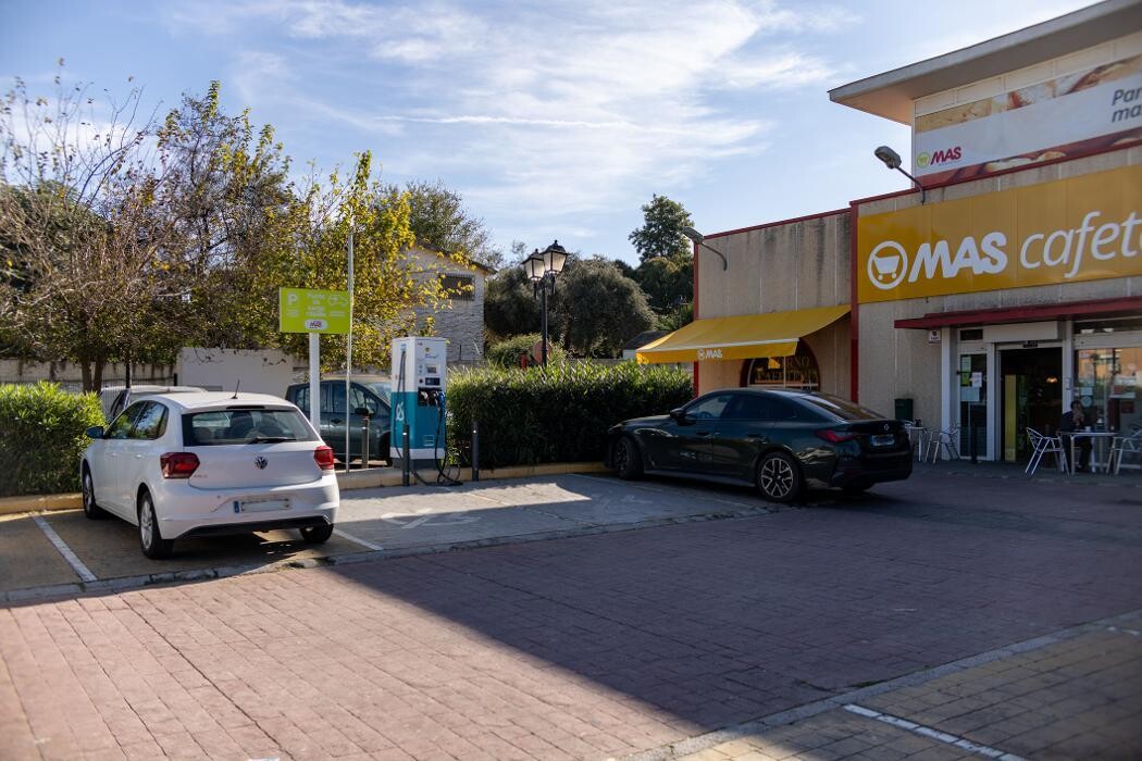 Images ACCIONA Charging Station