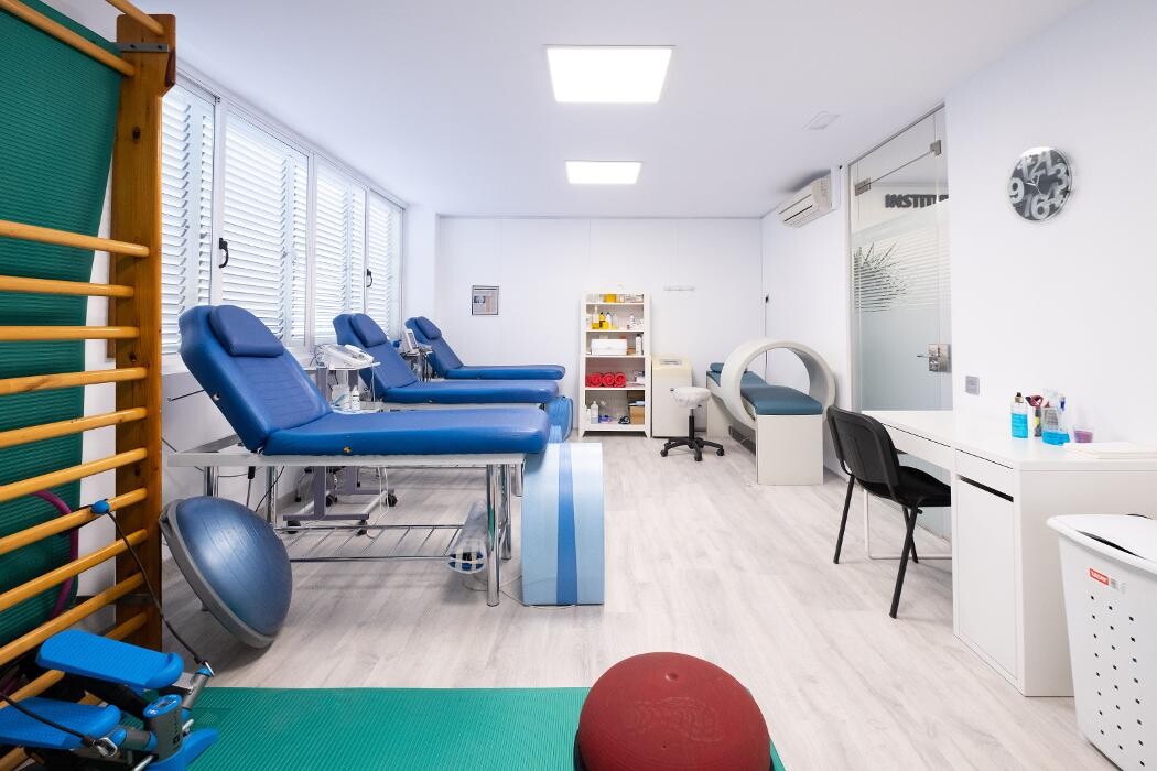 Images AGRUPACIÓN MÉDICA DEL MARESME - INSTITUTO DE TRAUMATOLOGIA BARCELONA DR KIRCHNER