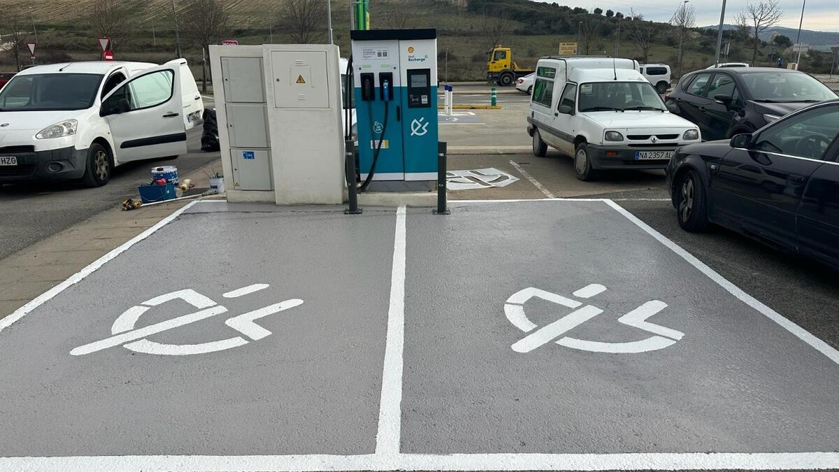 Images Shell Recharge Charging Station