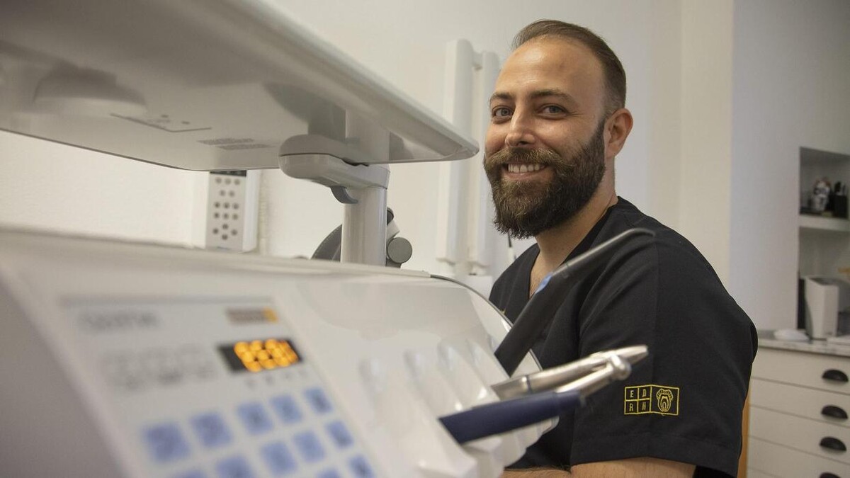 Images Clínica Dental en Las Palmas - Clínica Dental Dr. Román Hernández