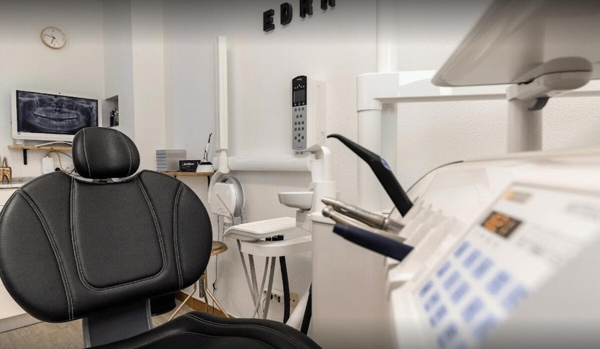 Images Clínica Dental en Las Palmas - Clínica Dental Dr. Román Hernández
