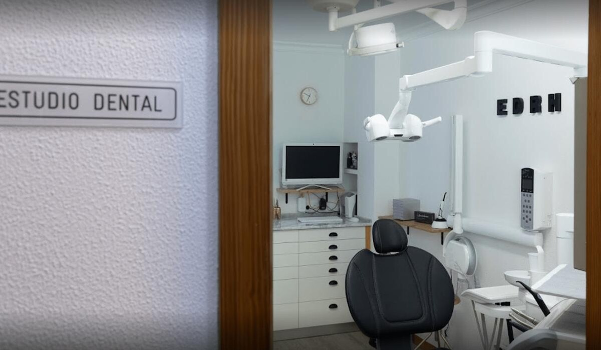Images Clínica Dental en Las Palmas - Clínica Dental Dr. Román Hernández