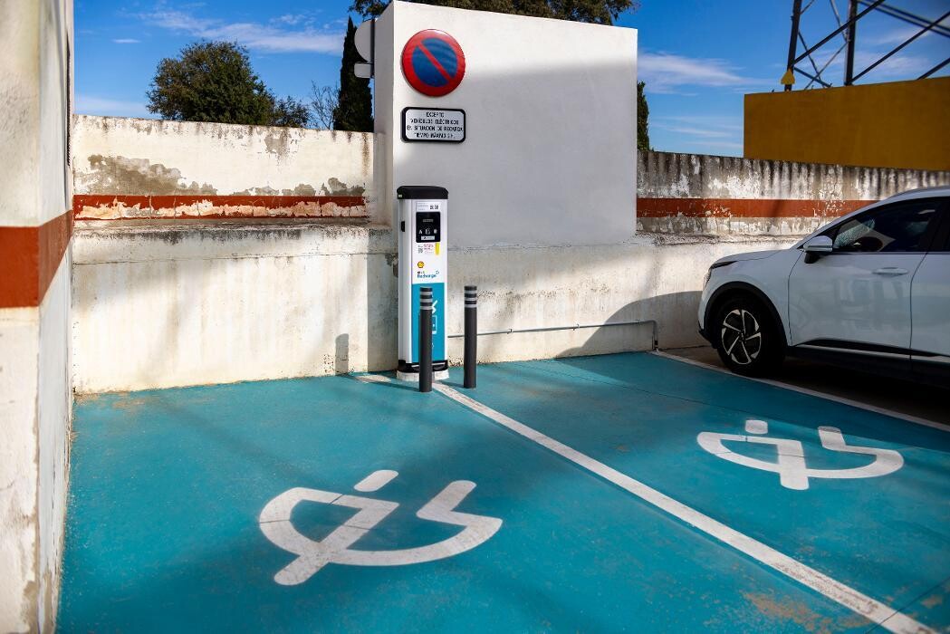 Images Shell Recharge Charging Station