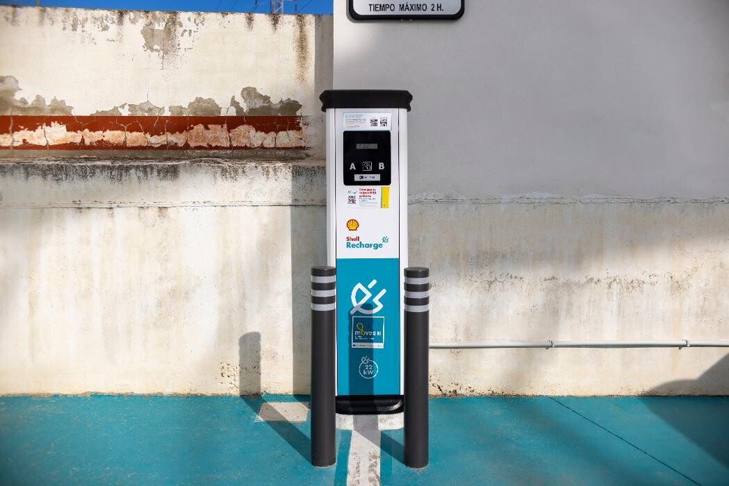 Images Shell Recharge Charging Station