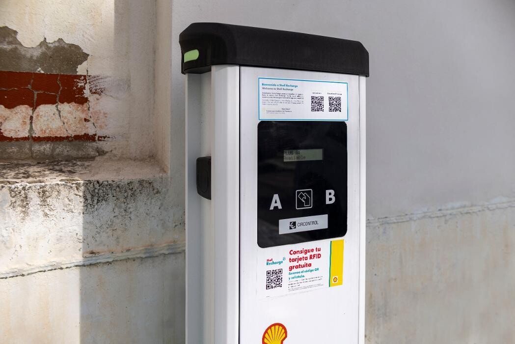 Images Shell Recharge Charging Station