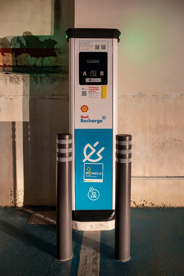 Images Shell Recharge Charging Station
